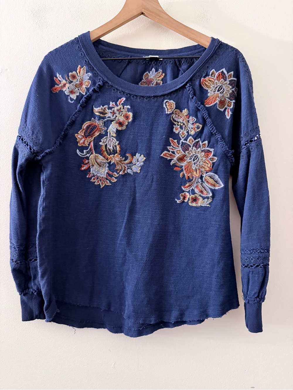 Sundance Floral Embroidered Tunic top Blue Size Small
